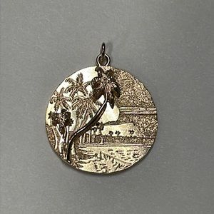 14KT Hawaii ✨ Yellow Gold Waikiki Diamond Head Scenic Pendant / Charm